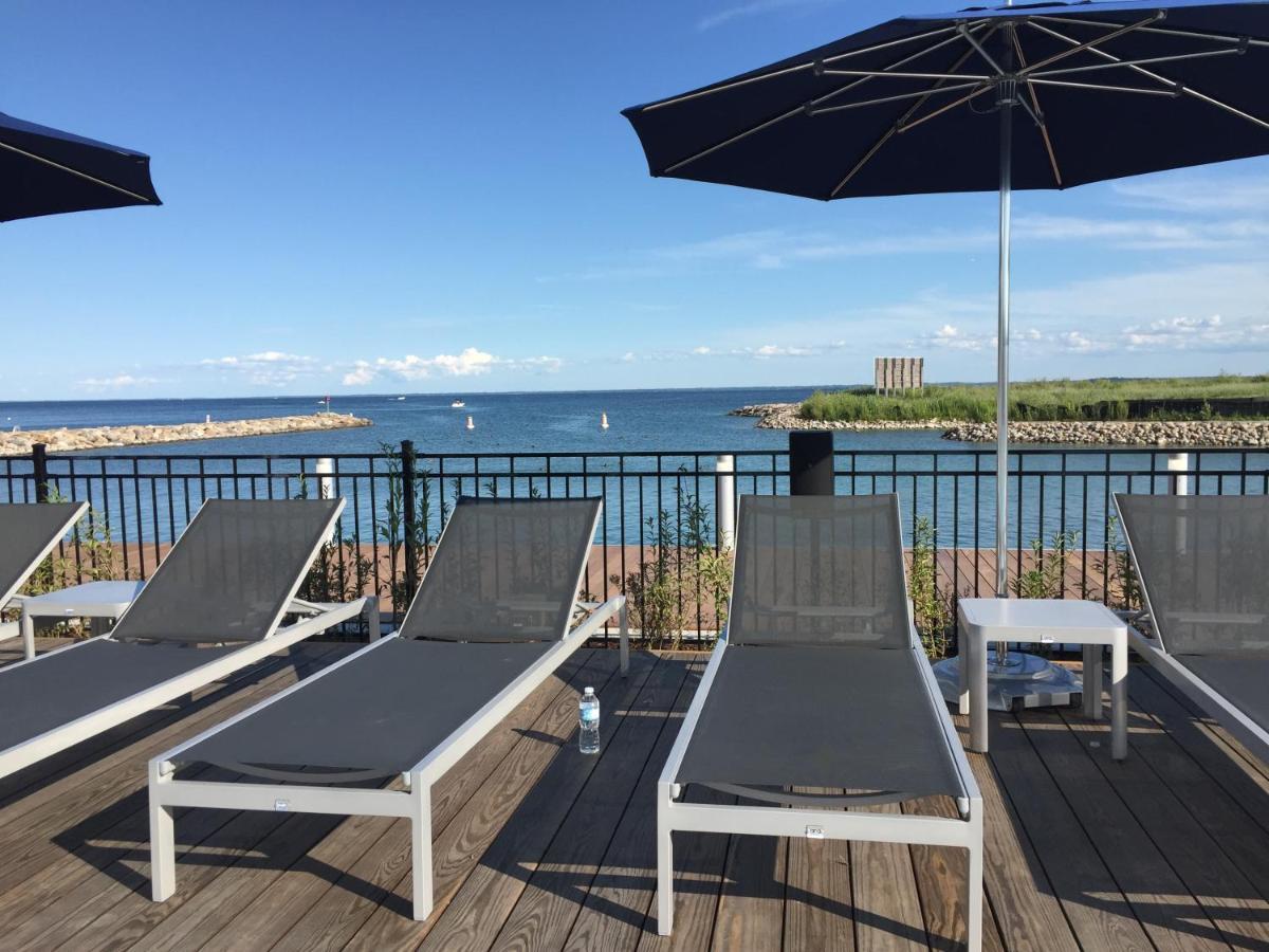 Stunning Stayz At Friday Harbour Beach Marina Resort Lake Simcoe Innisfil エクステリア 写真