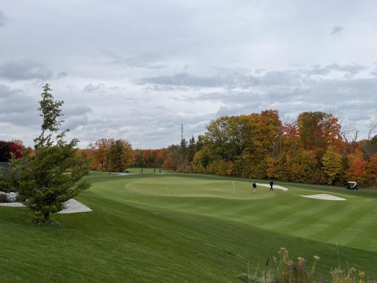 Stunning Stayz At Friday Harbour Beach Marina Resort Lake Simcoe Innisfil エクステリア 写真