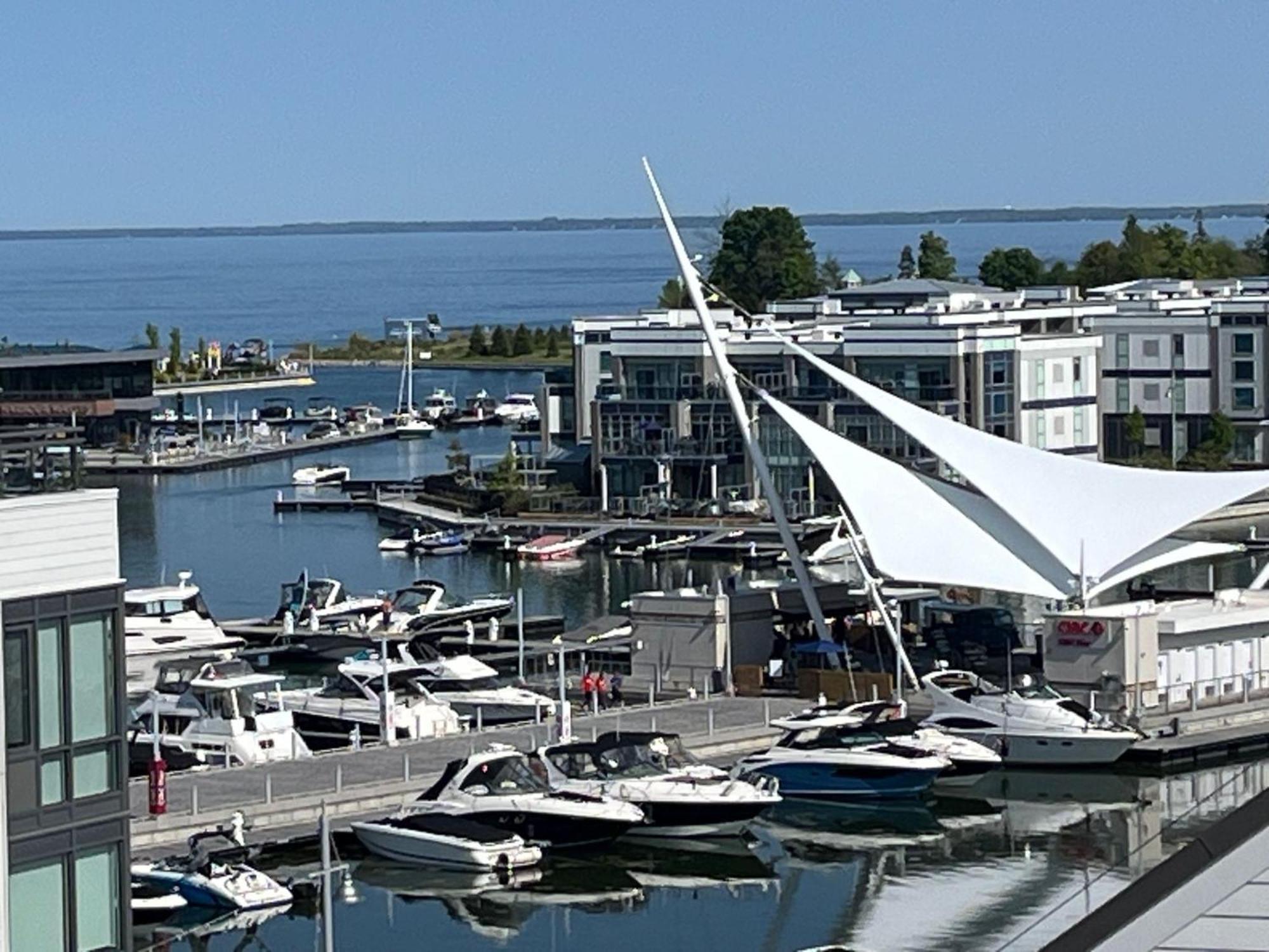 Stunning Stayz At Friday Harbour Beach Marina Resort Lake Simcoe Innisfil エクステリア 写真