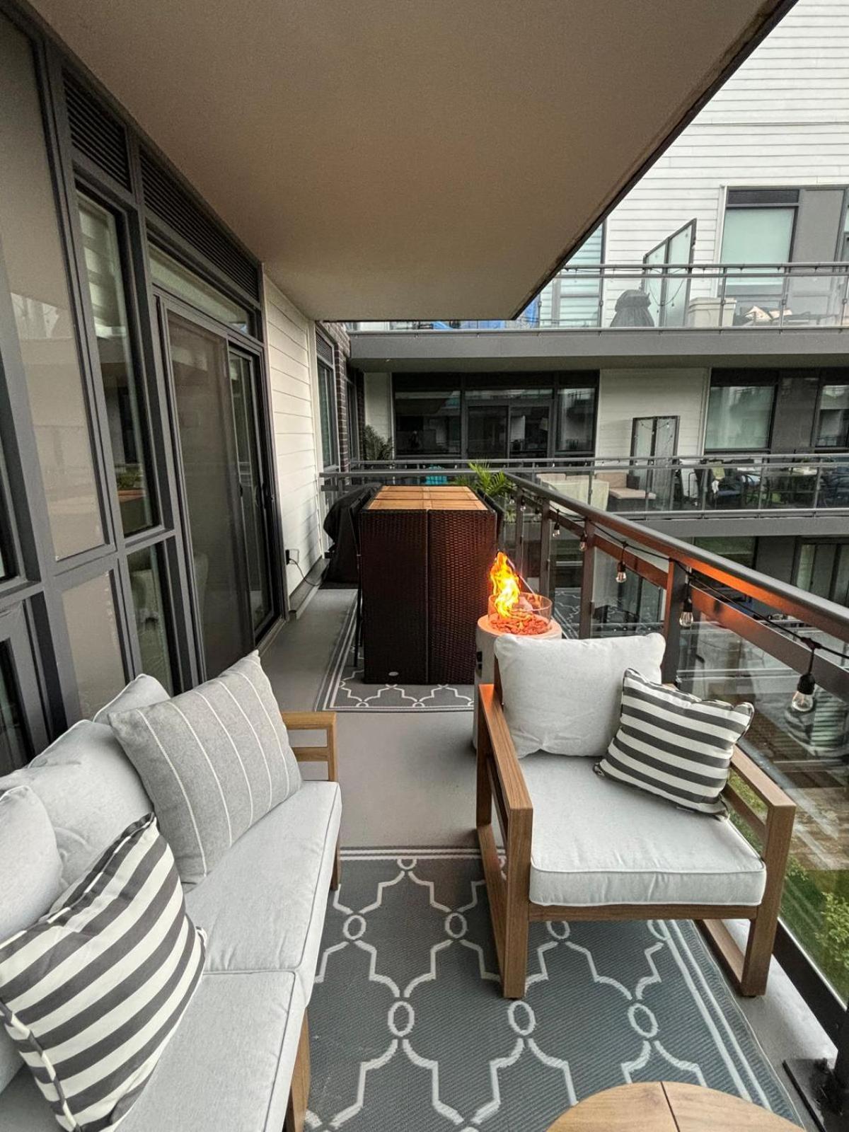 Stunning Stayz At Friday Harbour Beach Marina Resort Lake Simcoe Innisfil エクステリア 写真
